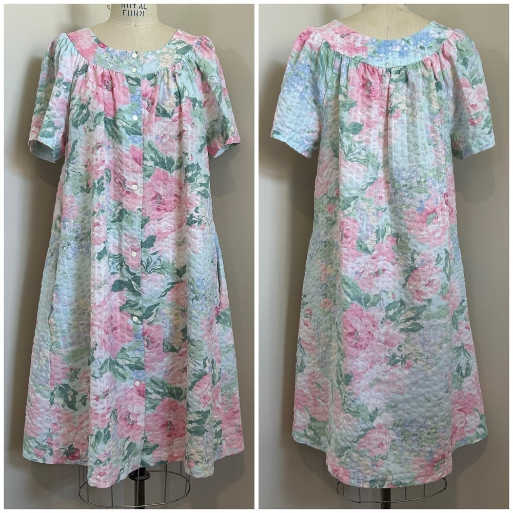 VTG 70s Floral Seersucker Housecoat Cottage Grandmillennial Summer Pastel Sz M